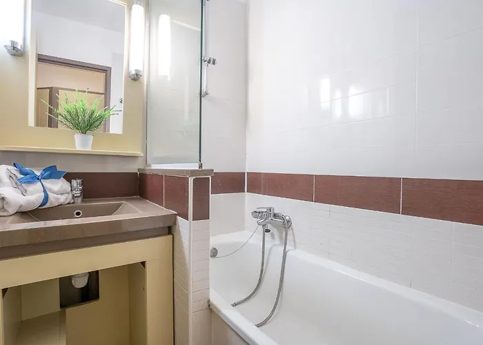 Apartment Le Village - C3 217 By Interhome Saint-Raphaël